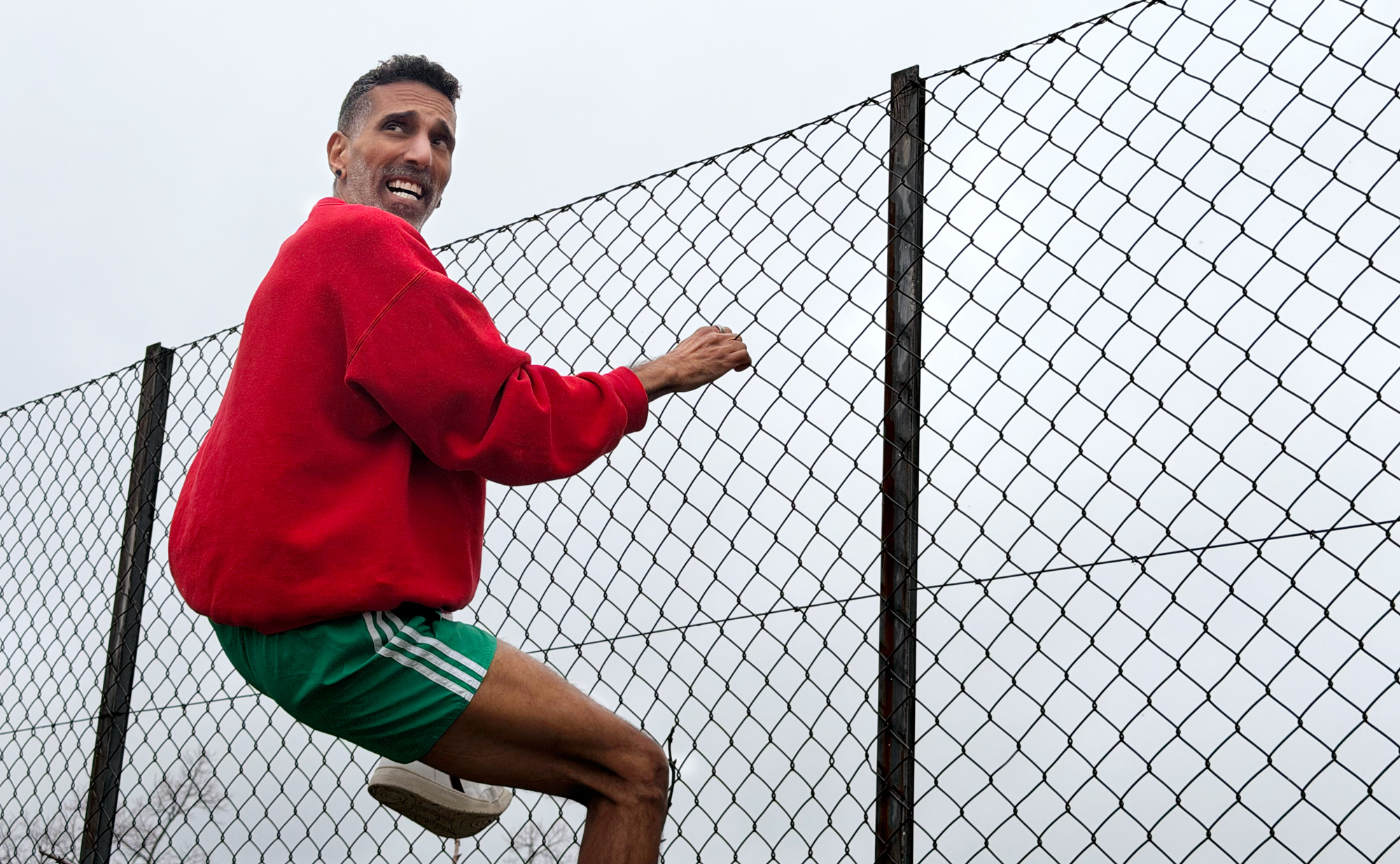 Yossi Zabari performing